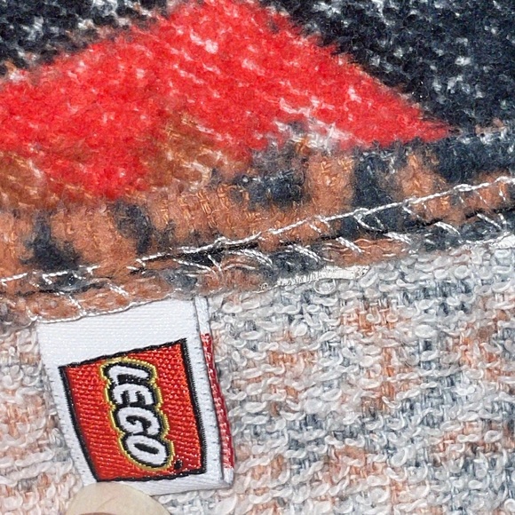 •LEGO•BATMAN BUNKER LEGO CHARACTER HOODED AND HAND CUFF WRAP AROUND TOWEL EUC - Picture 6 of 11